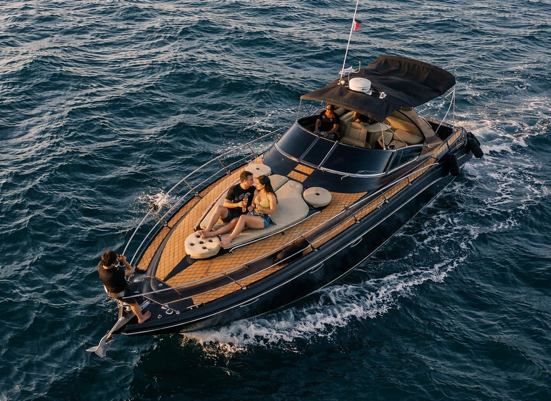 40-Ft Private Yacht in Los Cabos with Drinks and Activities