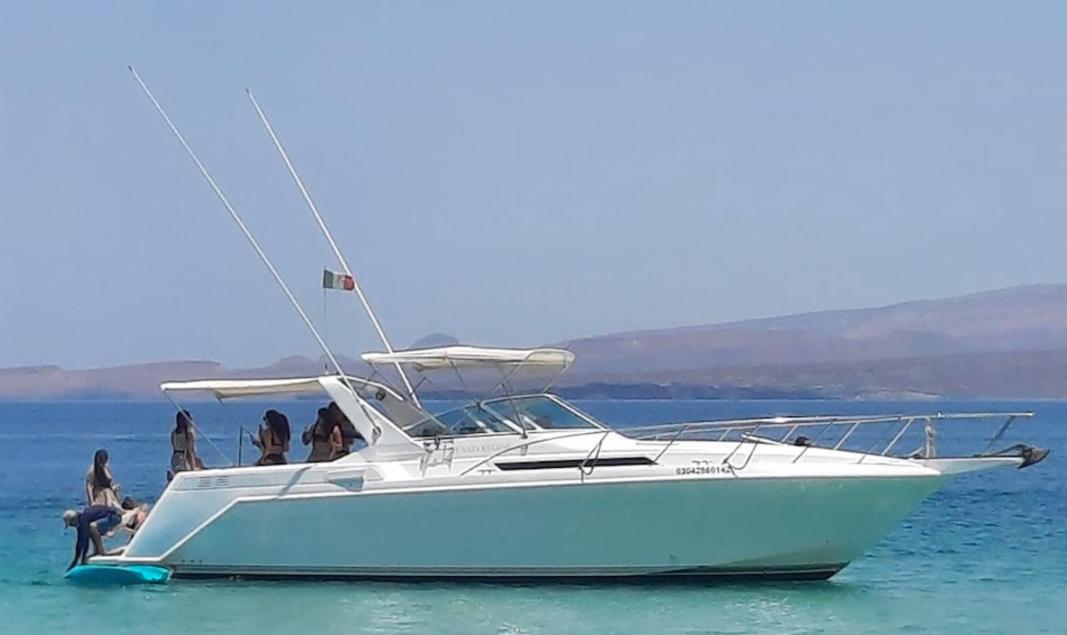 45-Ft Luxury Chris-Craft for 15 Passengers to Espíritu Santo and Balandra Beach