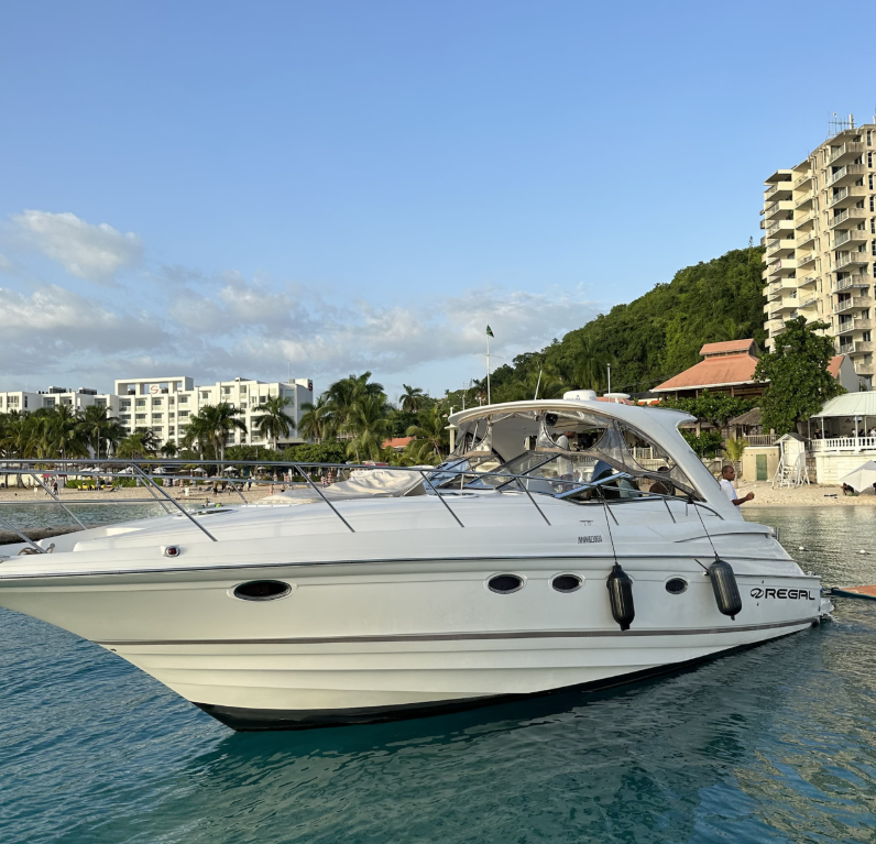 46-Ft Luxury Yacht in Montego Bay with Unlimited Cocktails and Meals Included