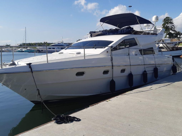 Luxury Cruise in Rio de Janeiro: 44-Ft Intermarine Flybridge