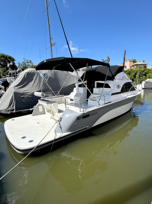 SK300 Motor Yacht for Charter in Buenos Aires | Captain Included