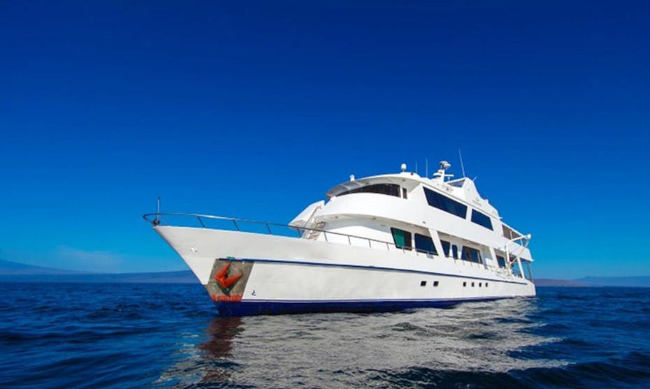 Charter a 104-Ft Tip Top III Power Megayacht in Quito, Ecuador