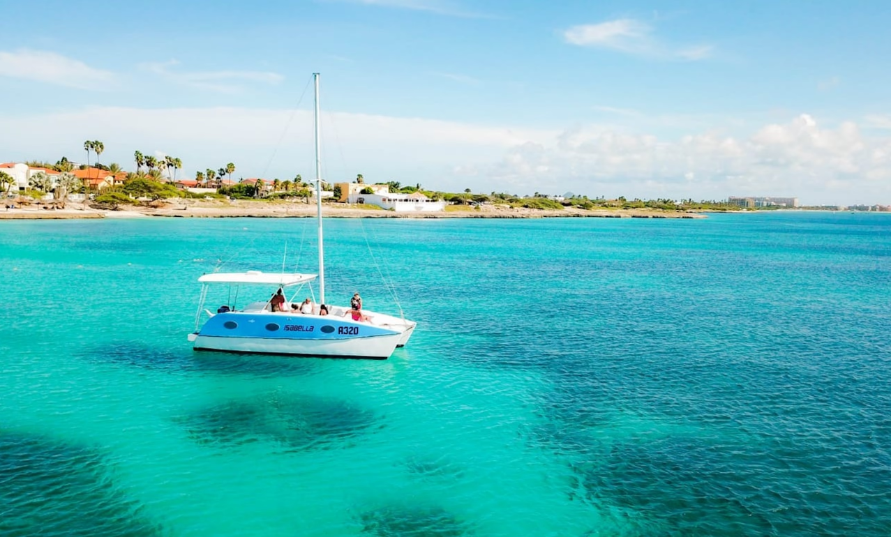 Beautiful Motor Yacht for Rent in Noord, Aruba