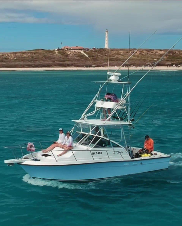 Scuba Diving & Snorkeling Aboard the 30-Ft Wellcraft Coastal 2800 in Oranjestad