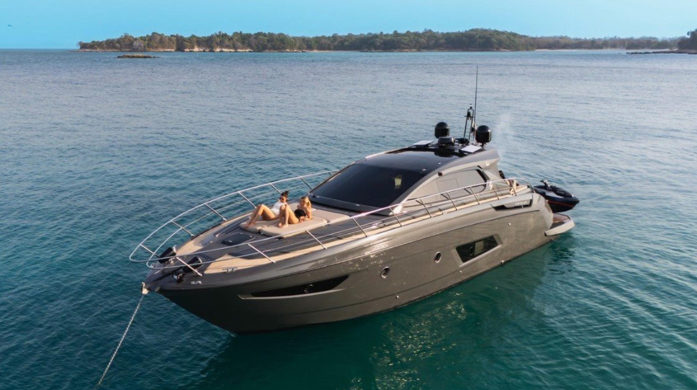 Enjoy Luxury Aboard the 50-Ft Azimut: Your Panama Getaway for Up to 12 Guest