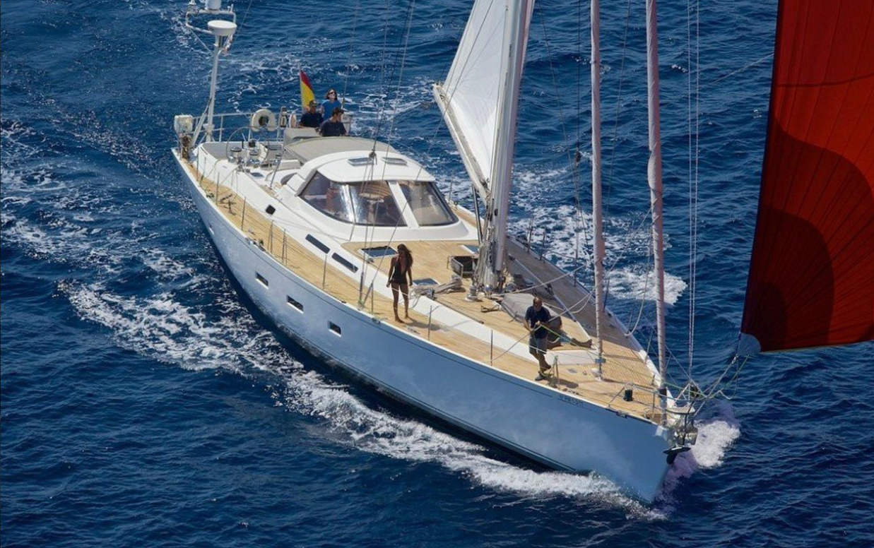 Cruise Aboard the 80-Ft Pendennis with Captain Included in Panama City, Panama