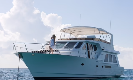 Avoid the Crowds: Charter a 62-Ft Rayburn Yacht to Rose Island & Green Cay
