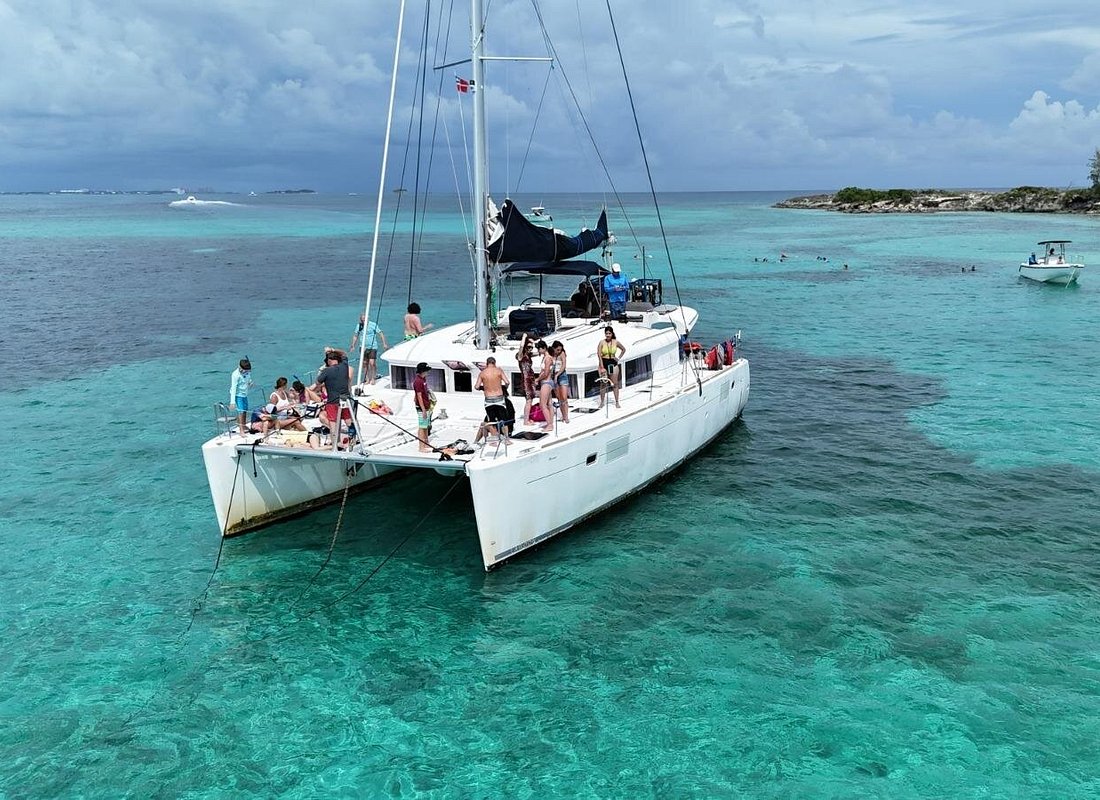 Nassau – 3 Stops: Snorkeling, Pigs, Turtles & Lunch