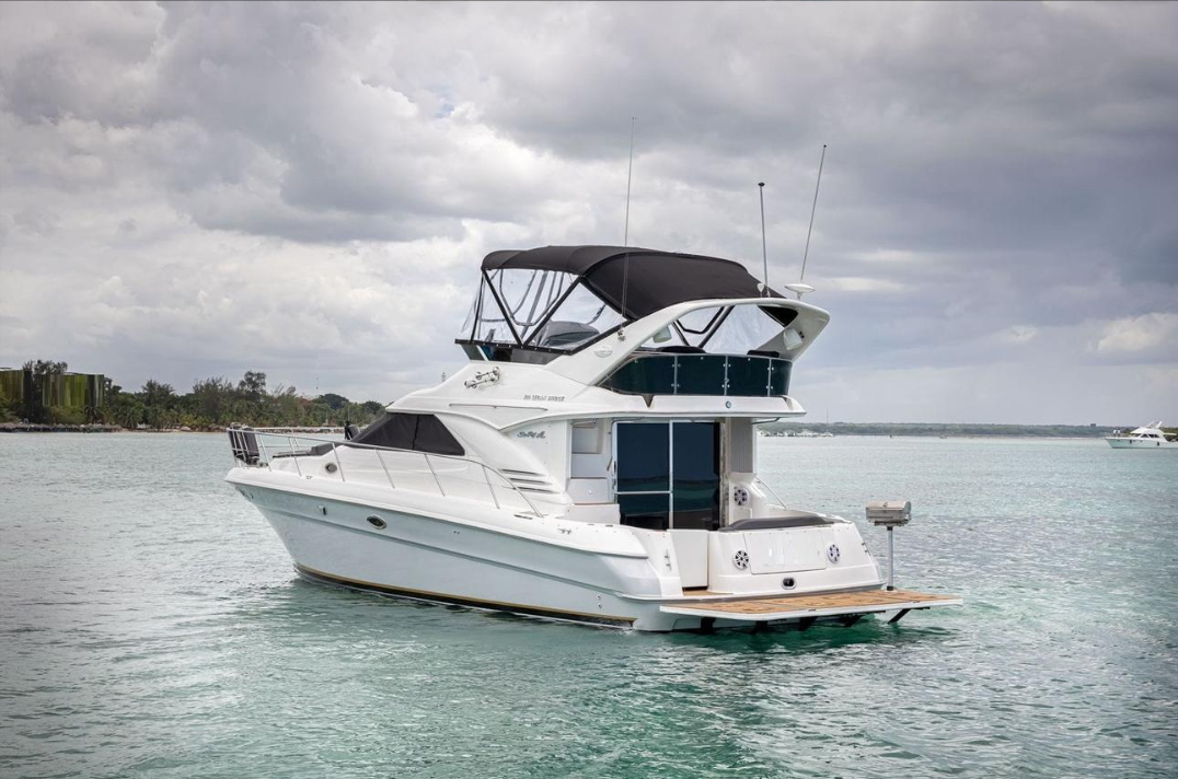 42-Ft Sea Ray Motor Yacht Rental in Boca Chica, Santo Domingo