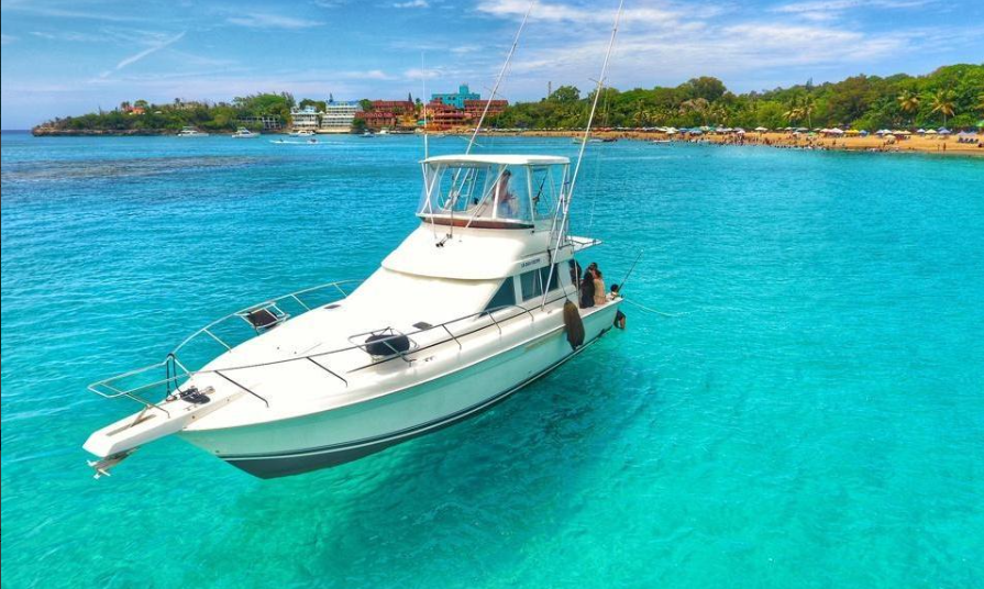 Cofresi Fishing Charter aboard a 41-Ft Doña Nina Yacht with Captain