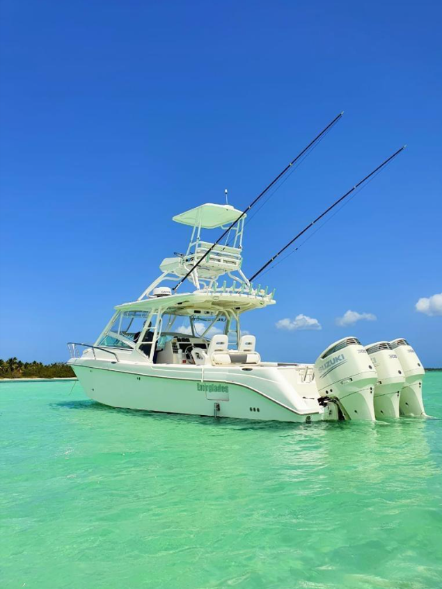 35-Ft Everglades Sportfisher with Triple Engines in Casa de Campo, La Romana