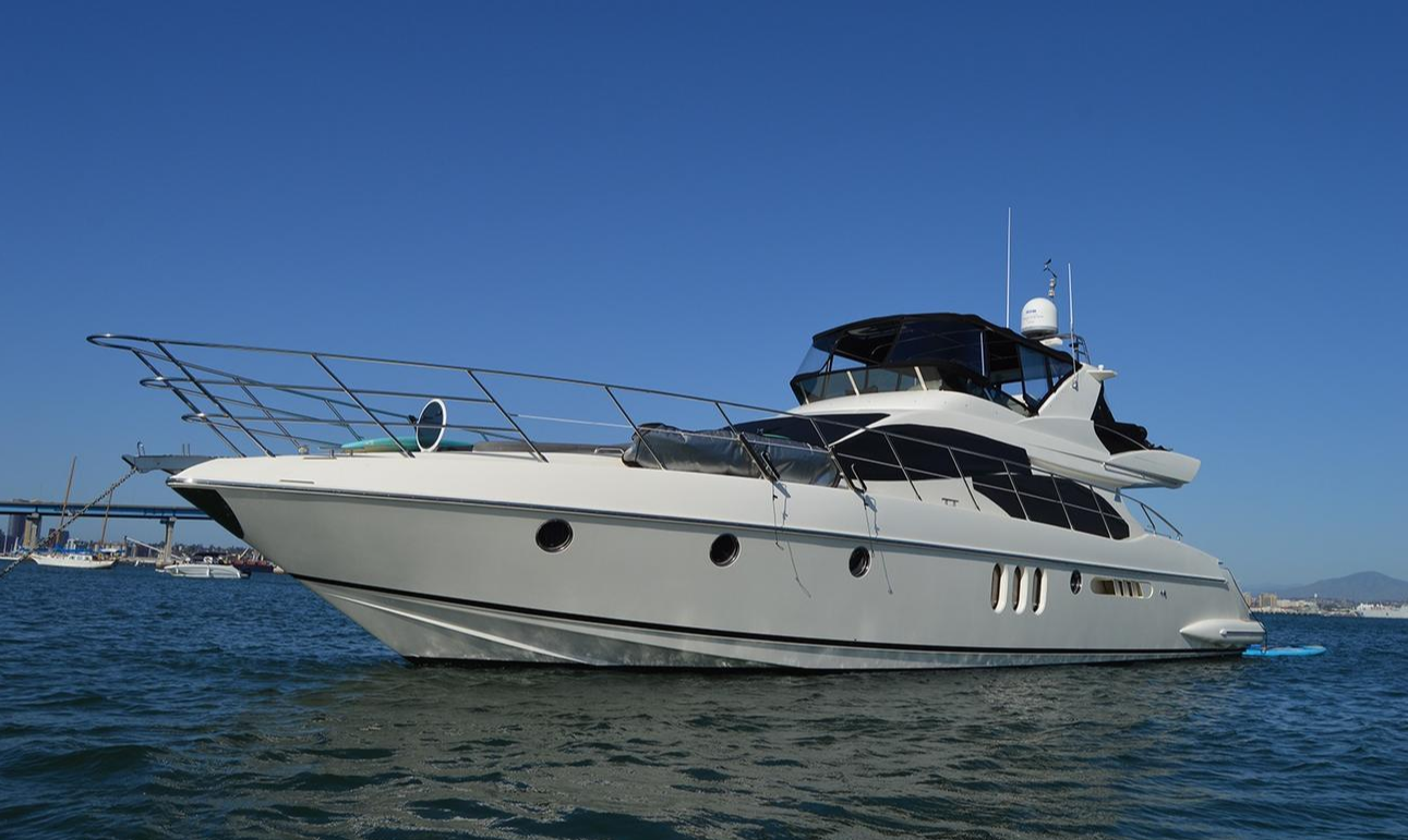 65-Ft Azimut Flybridge Power Yacht Rental in San Diego!