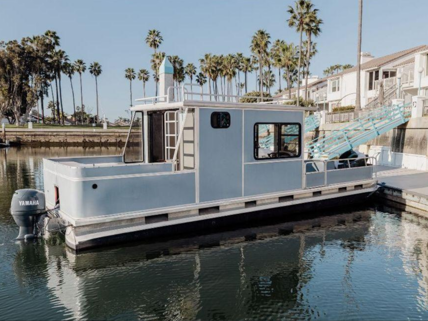 13-Guest Two-Story Party Pontoon | 35-Ft Gold Coast Yacht with an Excellent Sound System
